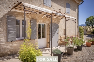 Splendid Former Farmhouse with Guest Gites, Cottages