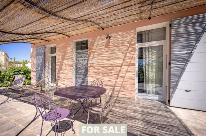 Splendid Former Farmhouse with Guest Gites, Cottages