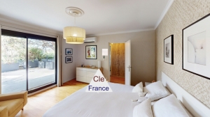 Contemporary Detached House with Swimming Pool