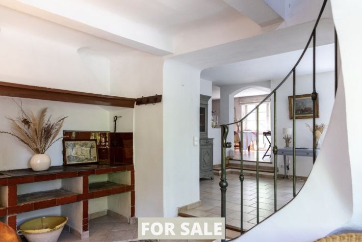 Detached Country House with Swimming Pool