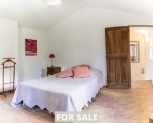 Detached Country House with Swimming Pool