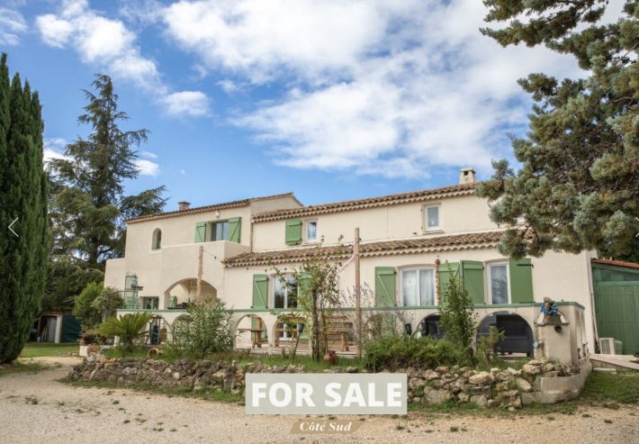 Stunning Detached Villa with Landscaped Gardens