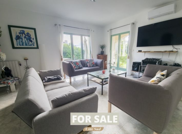 Stunning Detached Villa with Landscaped Gardens