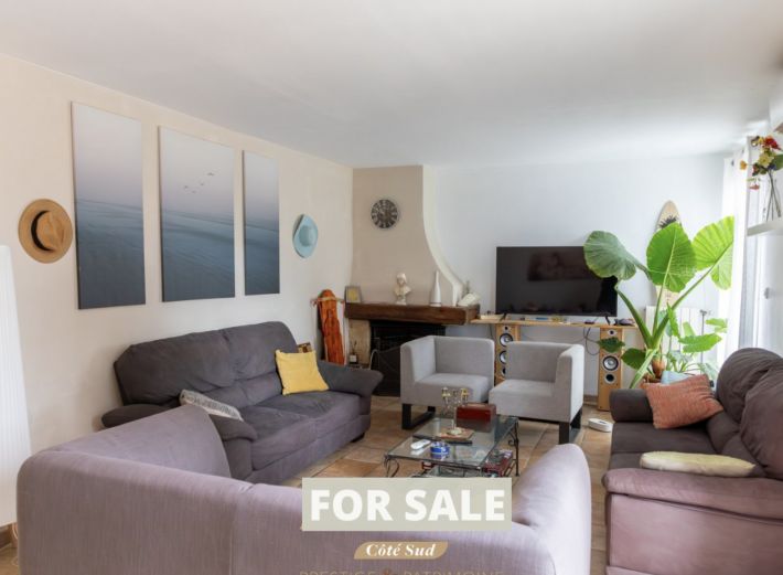 Stunning Detached Villa with Landscaped Gardens