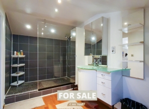 Stunning Detached Villa with Landscaped Gardens