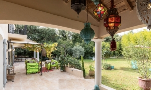 Manor House Style Property with Landscaped Gardens