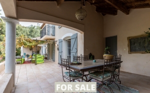 Manor House Style Property with Landscaped Gardens