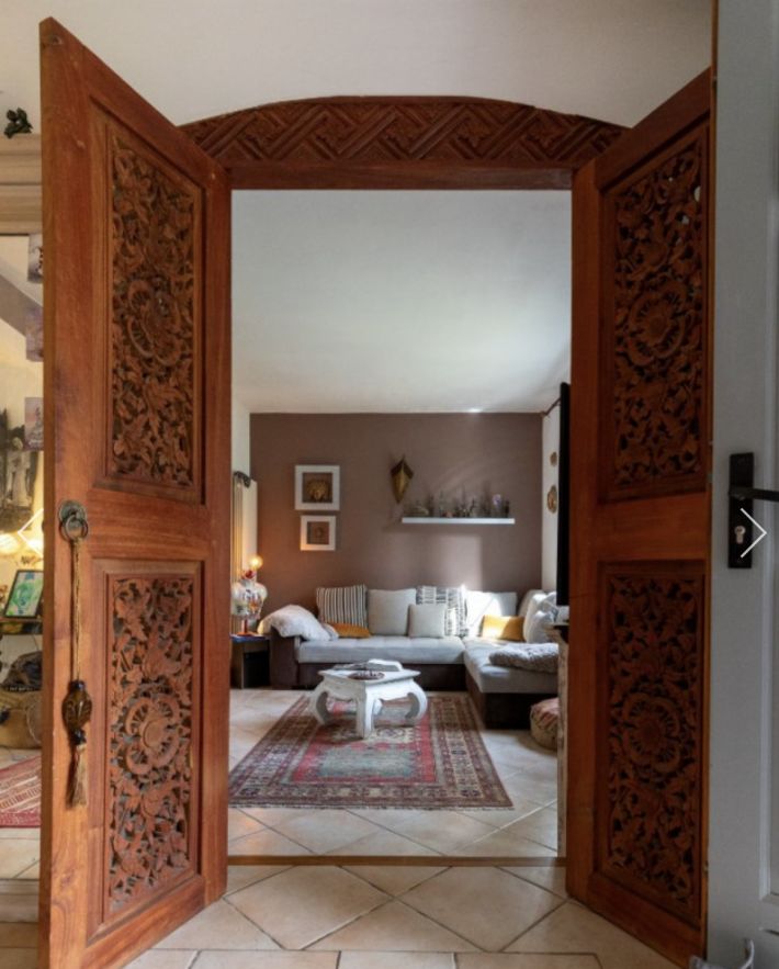 Manor House Style Property with Landscaped Gardens