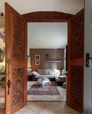 Manor House Style Property with Landscaped Gardens