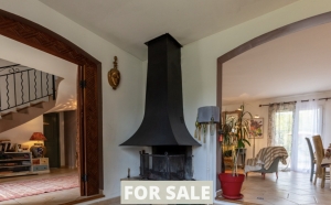 Manor House Style Property with Landscaped Gardens