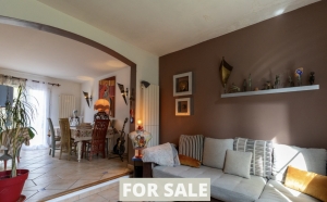 Manor House Style Property with Landscaped Gardens