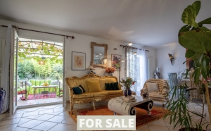 Manor House Style Property with Landscaped Gardens