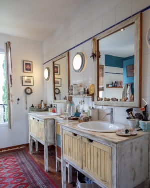 Manor House Style Property with Landscaped Gardens