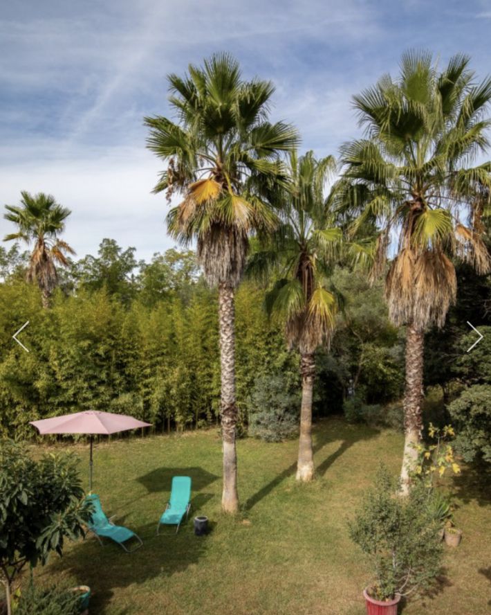 Manor House Style Property with Landscaped Gardens