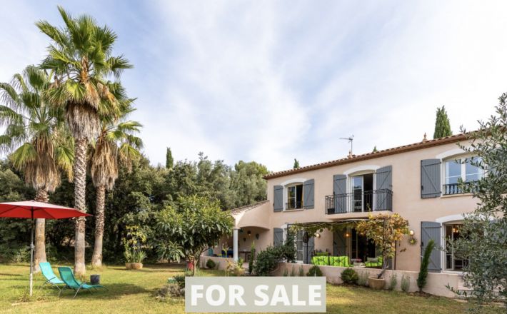 Manor House Style Property with Landscaped Gardens