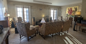 Detached Country House with Swimming Pool and Land