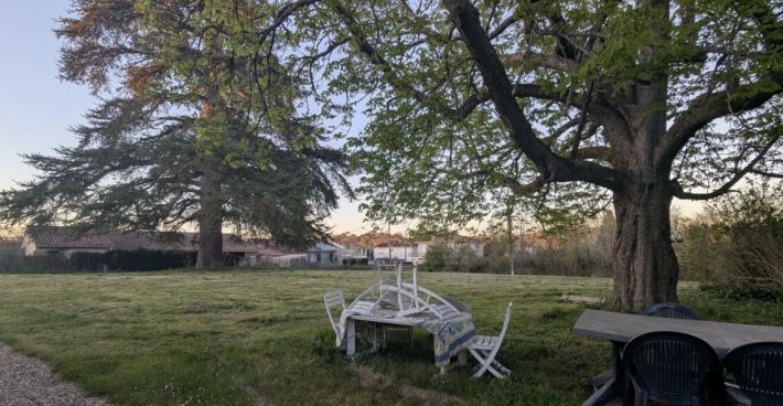 Detached Country House with Swimming Pool and Land