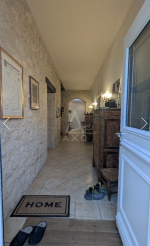 Detached Country House with Swimming Pool and Land