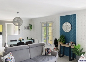 Beautiful Family Home with Pool in Garden