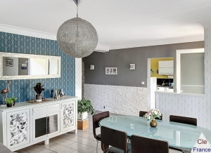 Beautiful Family Home with Pool in Garden