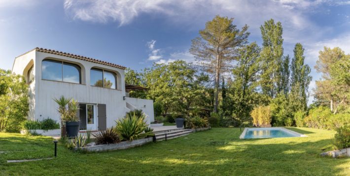 Detached Villa with Pool, Jacuzzi and Sauna