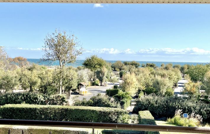 Apartment with Sea View and Private Access to Beach