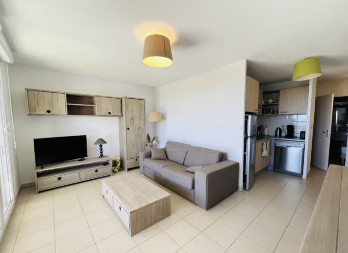 Apartment with Sea View and Private Access to Beach