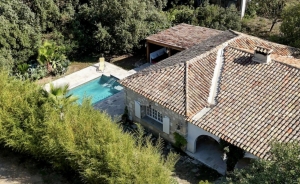 Detached Villa with Swimming Pool