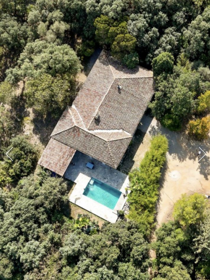 Detached Villa with Swimming Pool