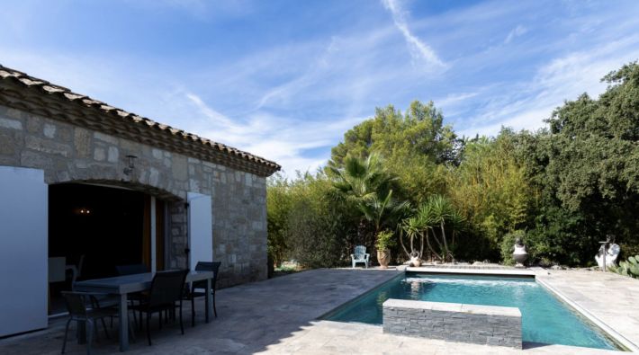 Detached Villa with Swimming Pool