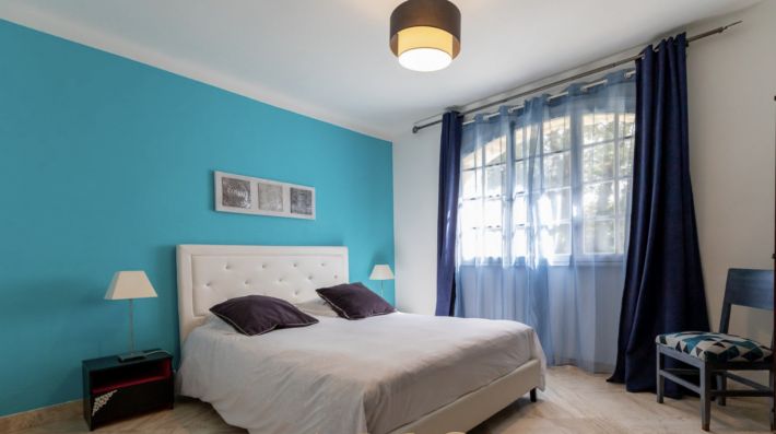 Detached Villa with Swimming Pool