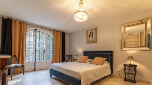 Detached Villa with Swimming Pool