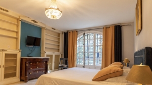 Detached Villa with Swimming Pool