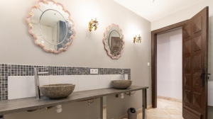 Detached Villa with Swimming Pool