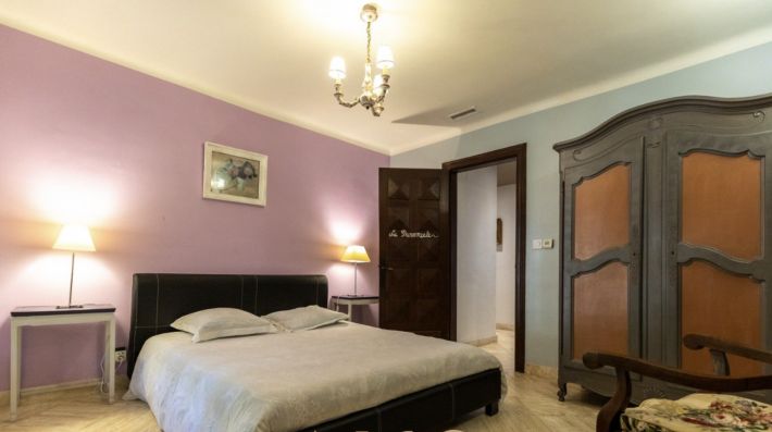 Detached Villa with Swimming Pool