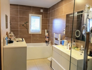 Large Detached Country House with Parkland Garden