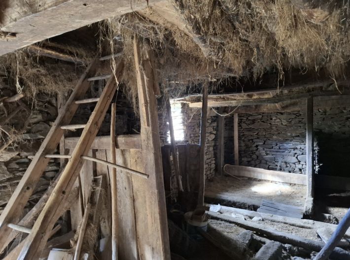 Detached Barn to Renovate in Bucolic Location