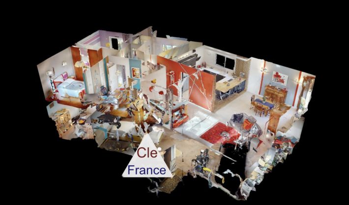 Detached House with Garden and Swimming Pool