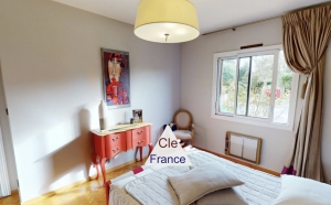 Detached House with Garden and Swimming Pool