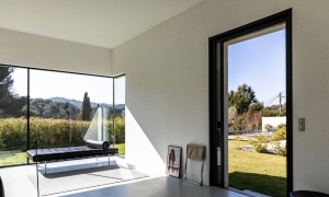 Contemporary Detached Villa with Swimming Pool