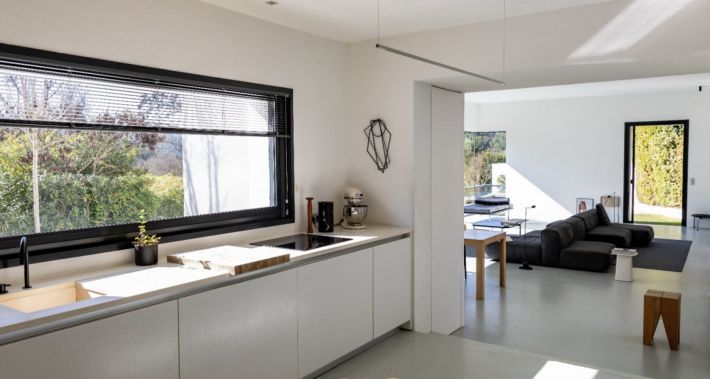 Contemporary Detached Villa with Swimming Pool