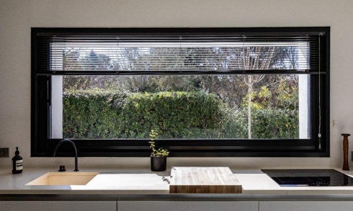 Contemporary Detached Villa with Swimming Pool