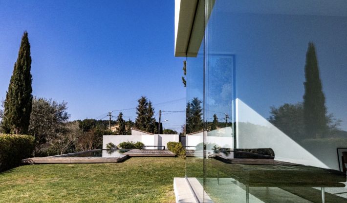 Contemporary Detached Villa with Swimming Pool