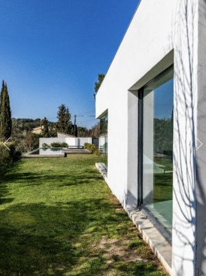 Contemporary Detached Villa with Swimming Pool