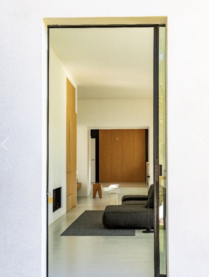 Contemporary Detached Villa with Swimming Pool