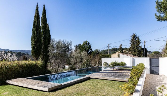 Contemporary Detached Villa with Swimming Pool