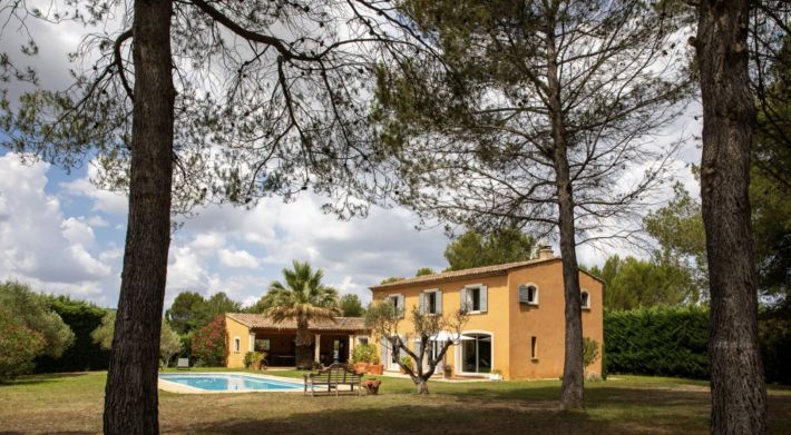 Detached Villa with Swimming Pool