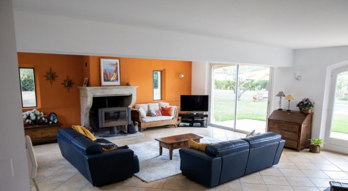 Detached Villa with Swimming Pool