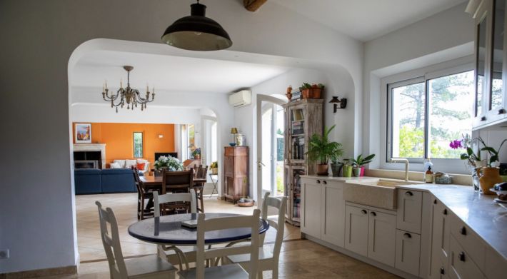 Detached Villa with Swimming Pool