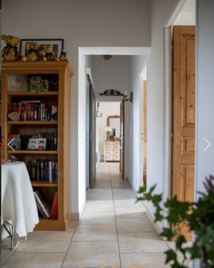 Detached Villa with Swimming Pool